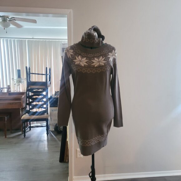 Sweater Dress with hat - Picture 2 of 2